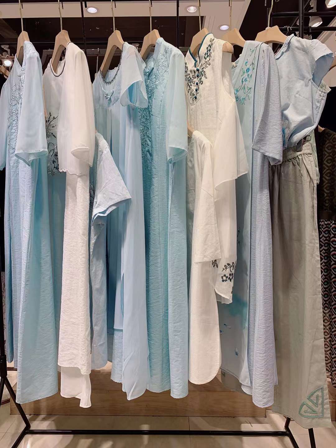 大 牌女裝木棉道 2022夏品牌折扣女裝尾貨貨源批發(fā)