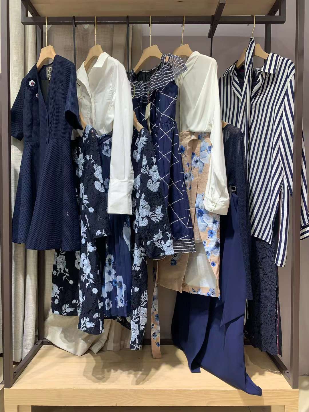 高 檔原創(chuàng)設計師品牌朗黛國際 2022春折扣女裝批發(fā)尾貨供應商