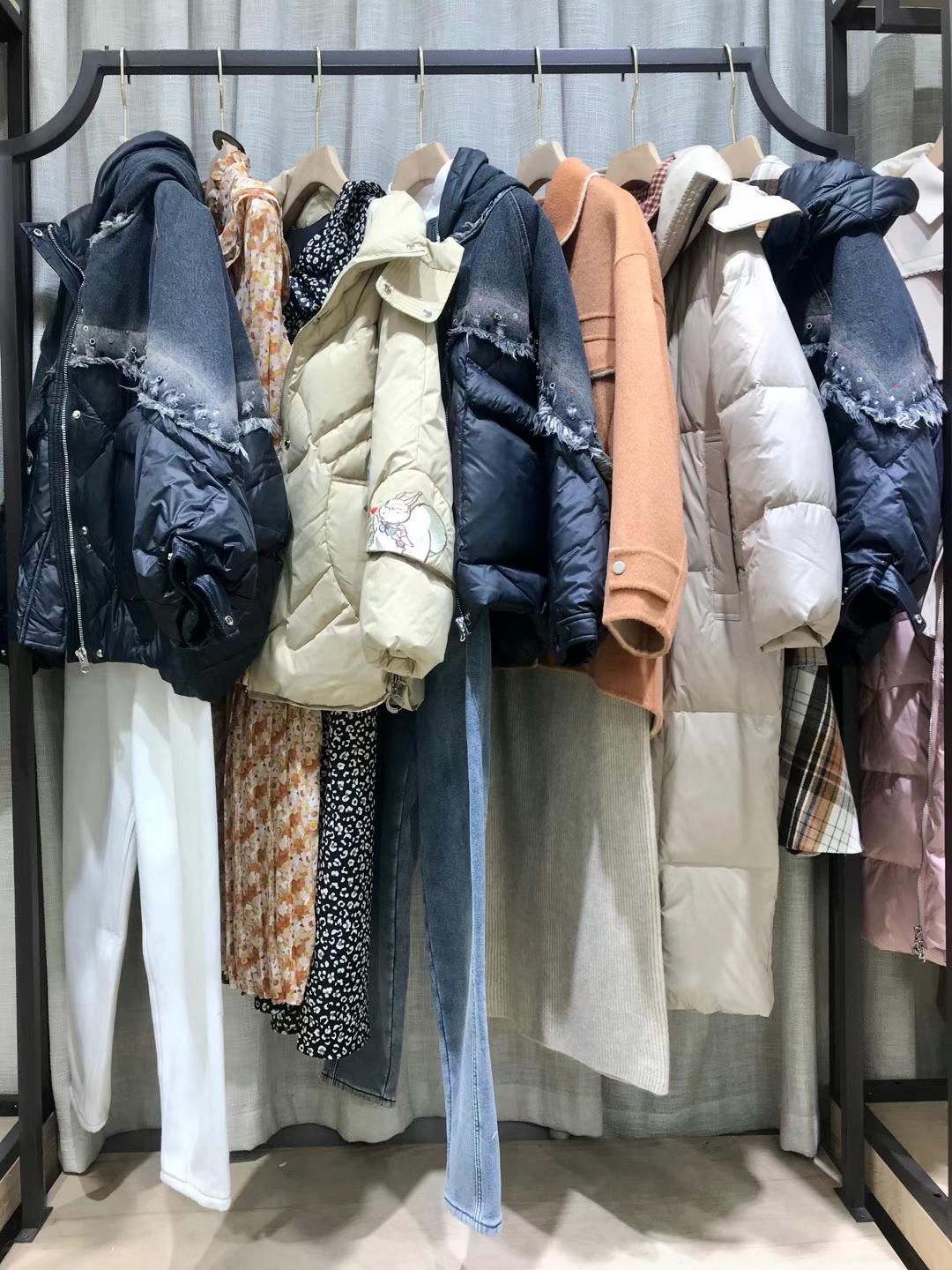 麥雅圖2021冬一 線女裝品牌折扣一手貨源批發(fā)網(wǎng) 商場(chǎng)一二線品牌女裝撤柜走份