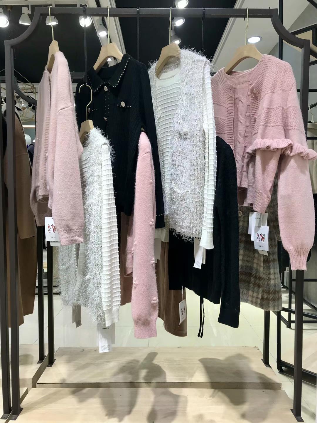 云伊毛衣21秋品牌女裝尾貨供應(yīng)? 網(wǎng)店女裝貨源批發(fā)走份