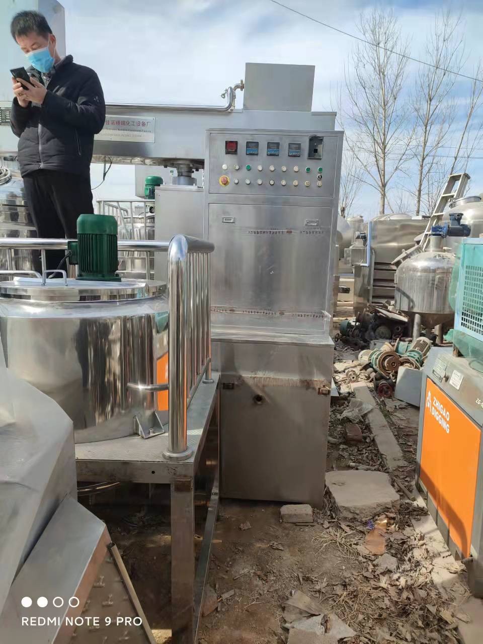 真空均質(zhì)乳化機 液壓升降乳化機 二手1300L均質(zhì)乳化罐 二手化妝品乳化罐 鵬達二手設(shè)備