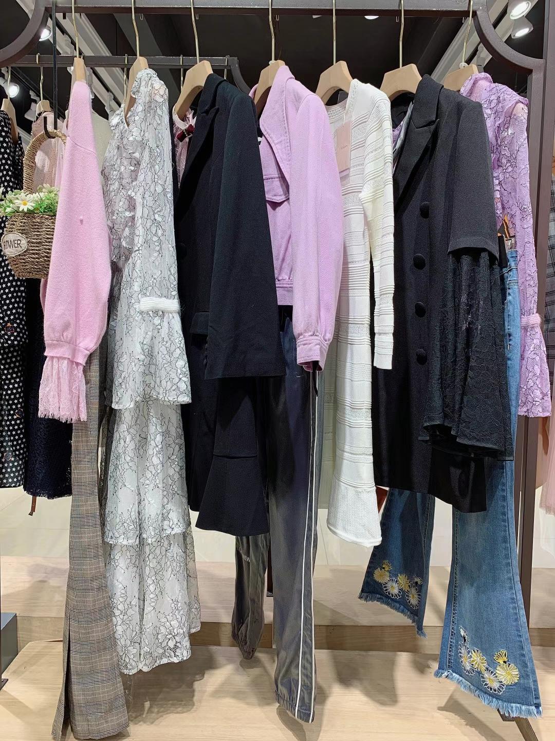 光線花園2021秋香港輕奢品牌女裝折扣一手貨源批發(fā) 抖音快手直播貨源批發(fā)