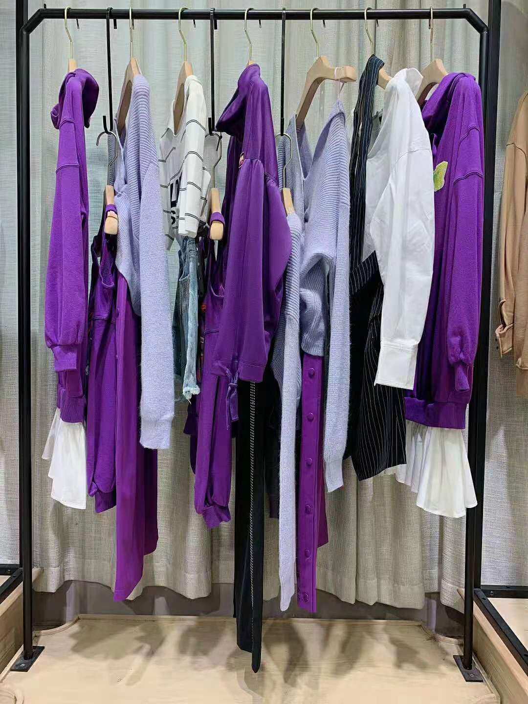 珞炫秋裝精 品女裝批發(fā)貨源那里好 廣州一 線女裝折扣店進貨渠道