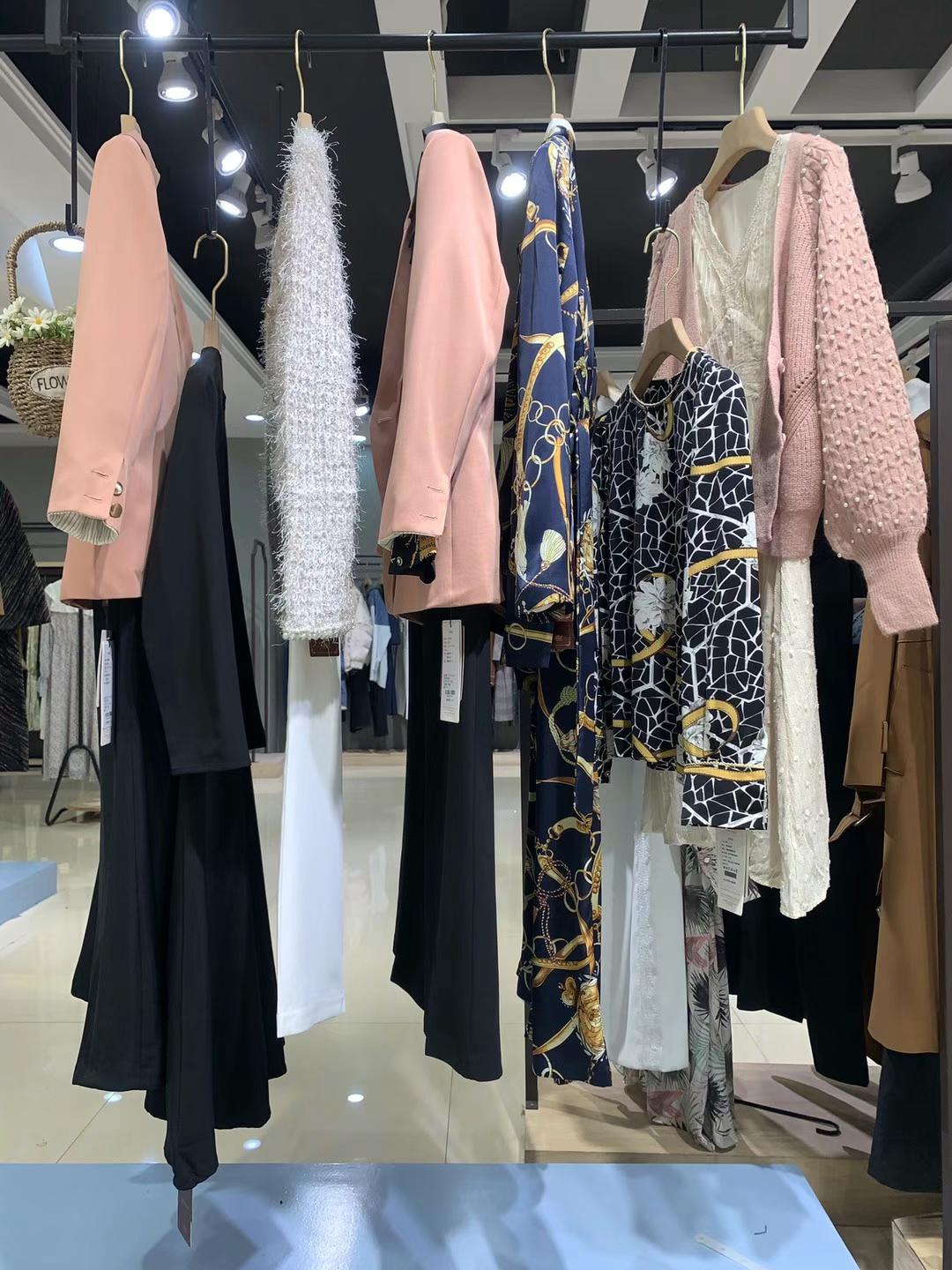 迪奧漫22春深圳輕奢品牌折扣女裝撤柜正 品女裝批發(fā)拿貨 直播貨源廠家走份批發(fā)