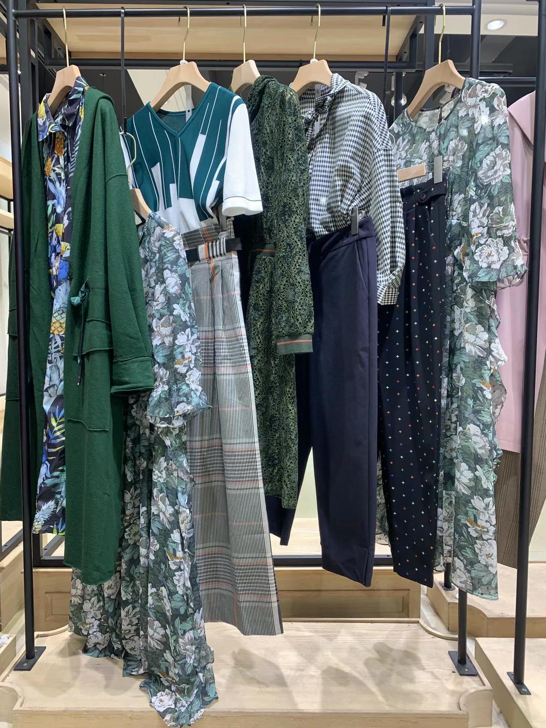 高 端白領(lǐng)女裝嘉貝逸飛22春品牌女裝撤柜下架尾貨直播貨源