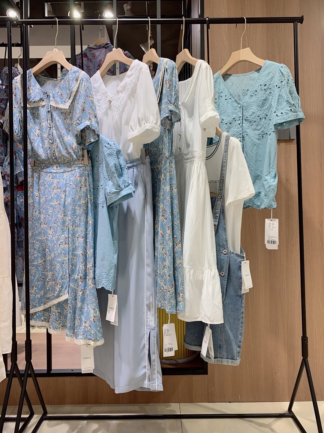 大 牌品牌述忘2022夏品牌女裝折扣尾貨一手貨源批發(fā)