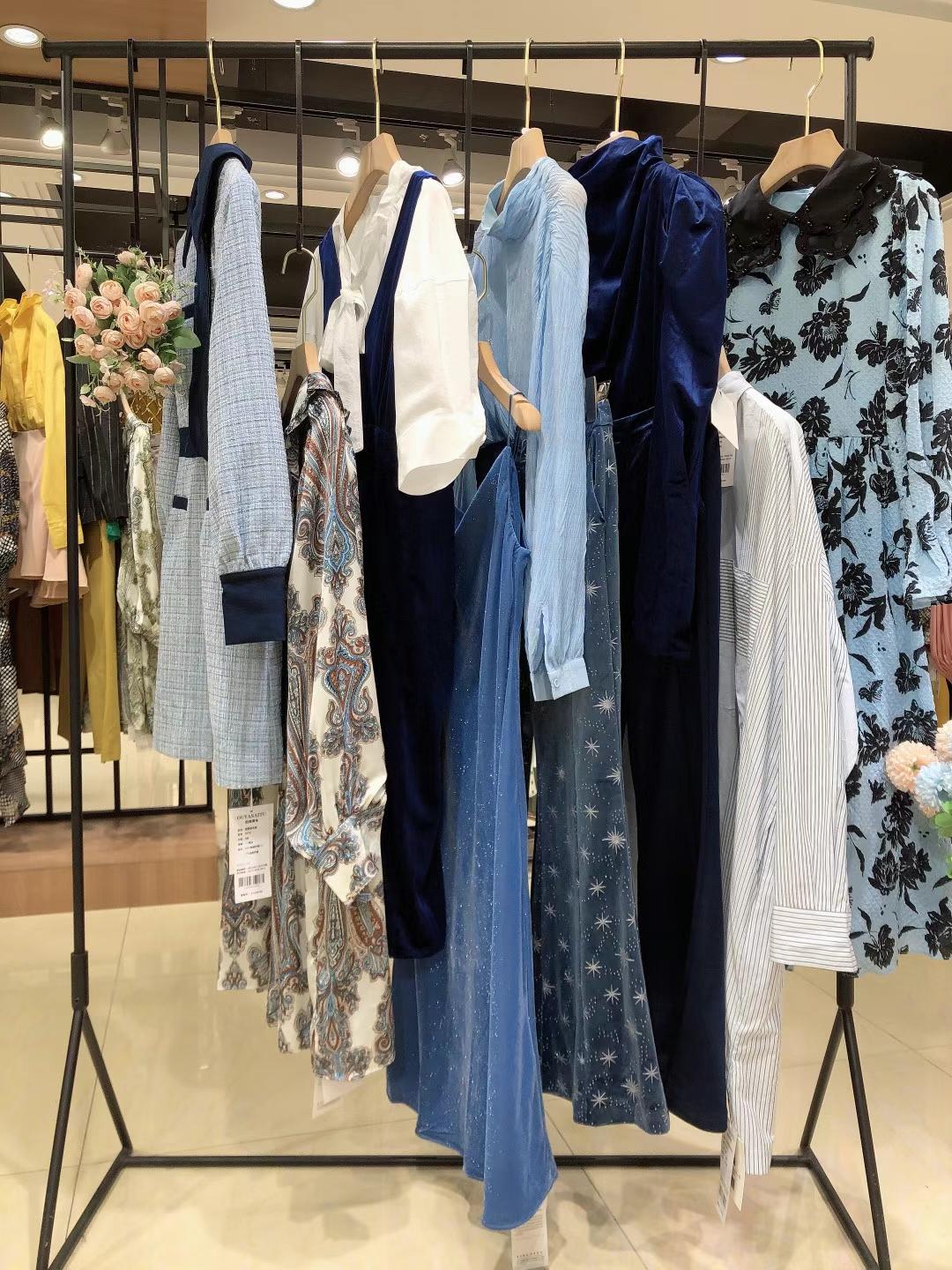 歐雅賽兔2022春裝高奢現(xiàn)代時(shí)尚女裝品牌折扣工廠尾貨走份批發(fā)貨源