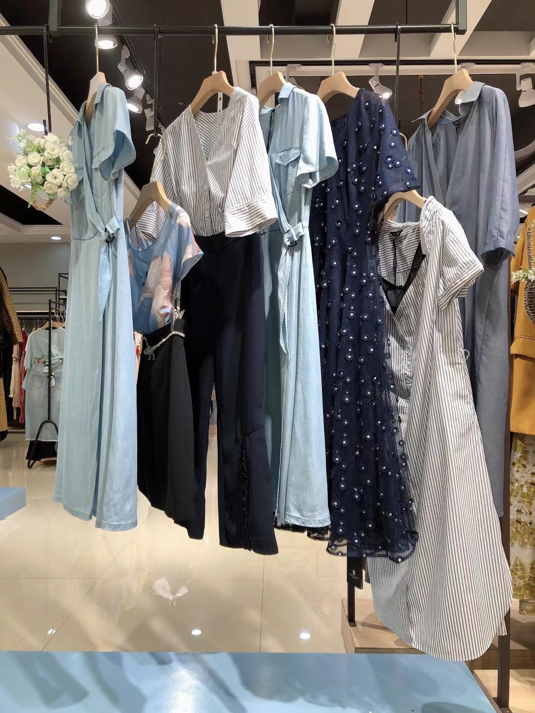 知 名品牌西納維思2022夏品牌折扣女裝尾貨批發(fā)市場