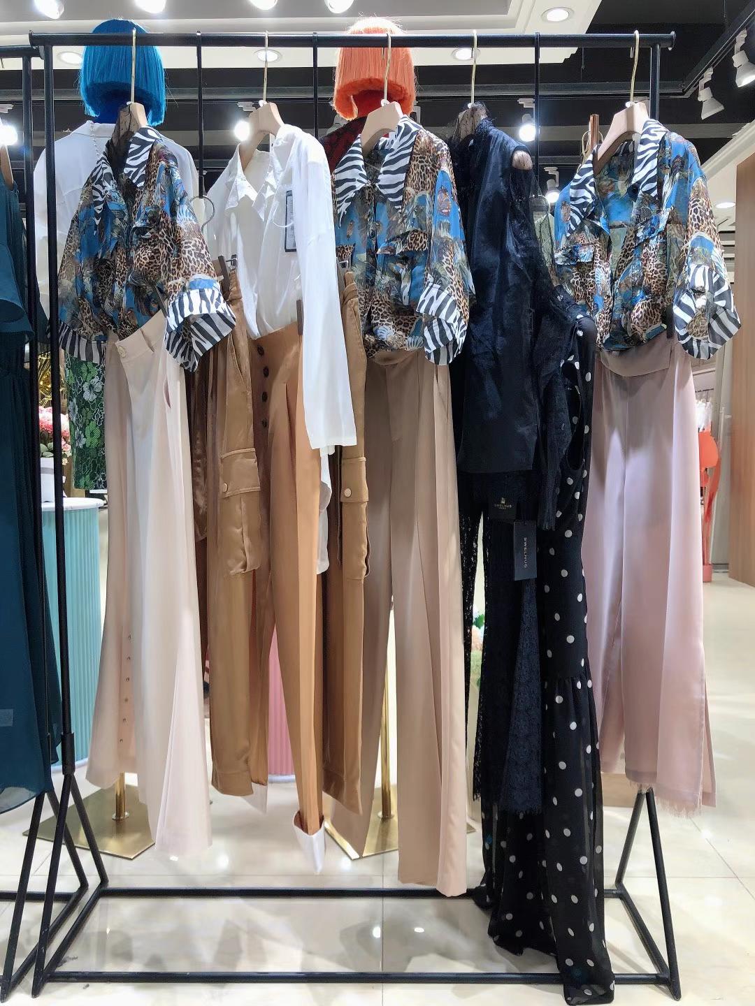 知 名品牌西納維思2022夏品牌折扣女裝尾貨批發(fā)市場