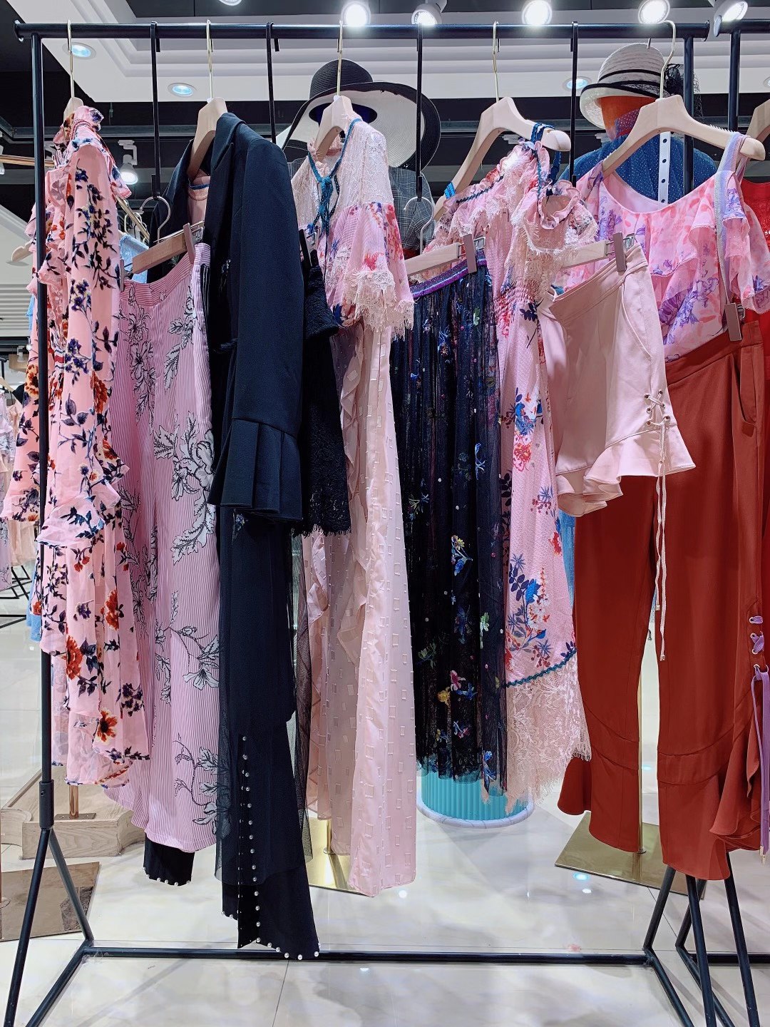 品牌女裝FEXATA2022 春女裝折扣尾貨庫存貨源批發(fā)