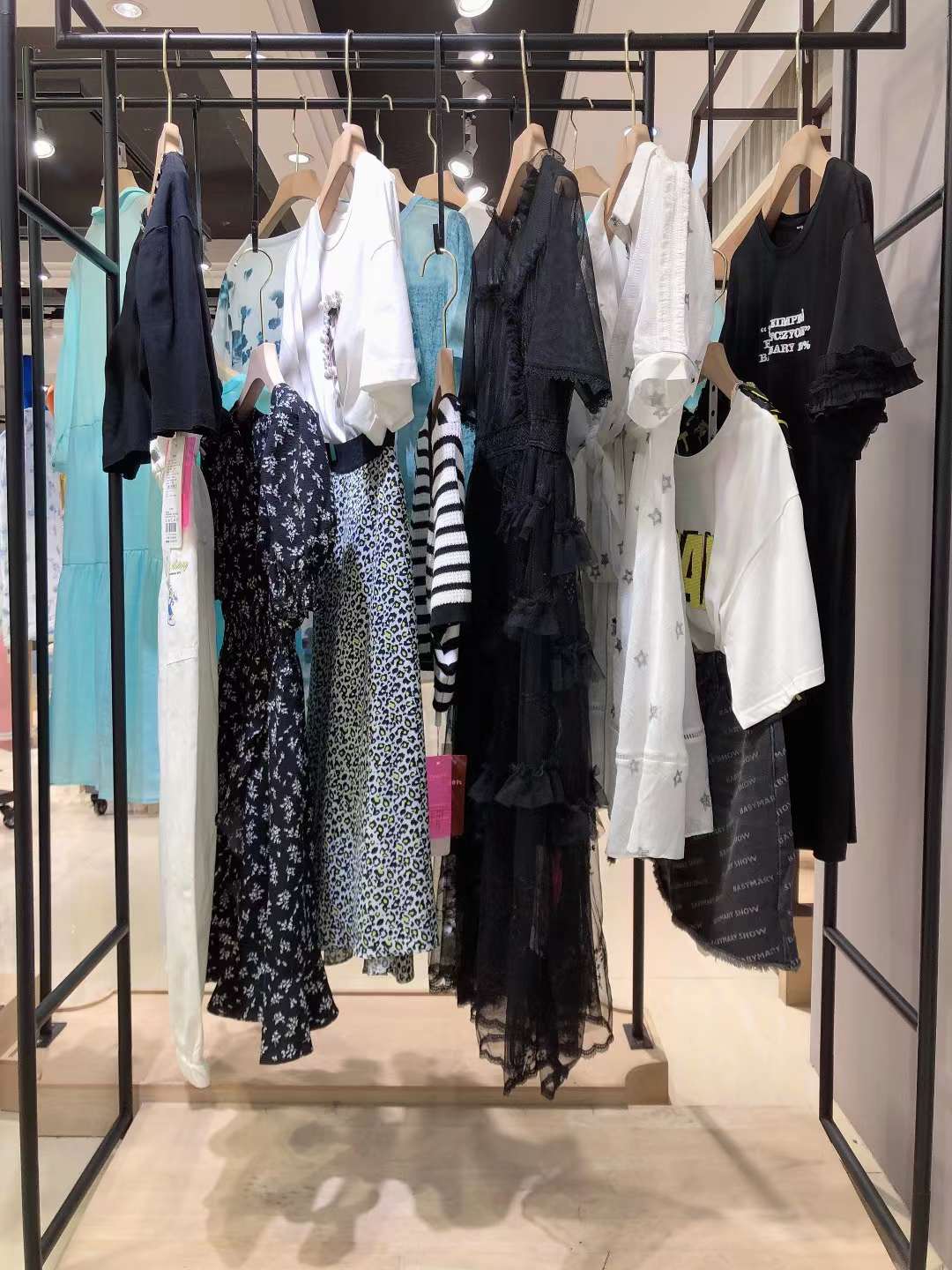 國(guó)內(nèi)知 名品牌寶貝瑪麗2022 春女裝折扣尾貨批發(fā)供應(yīng)商