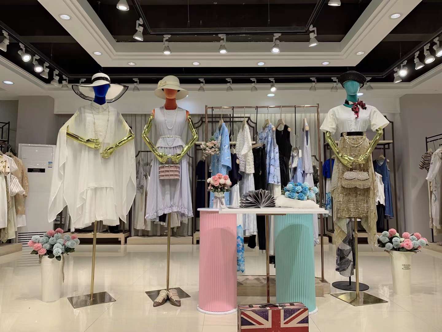 上海品牌伊迪索2022 春夏品牌折扣女裝一手批發(fā)貨源