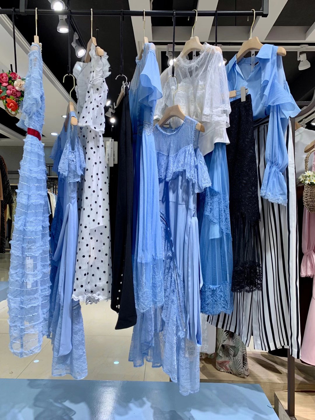品牌女裝FEXATA2022 春女裝折扣尾貨庫存貨源批發(fā)