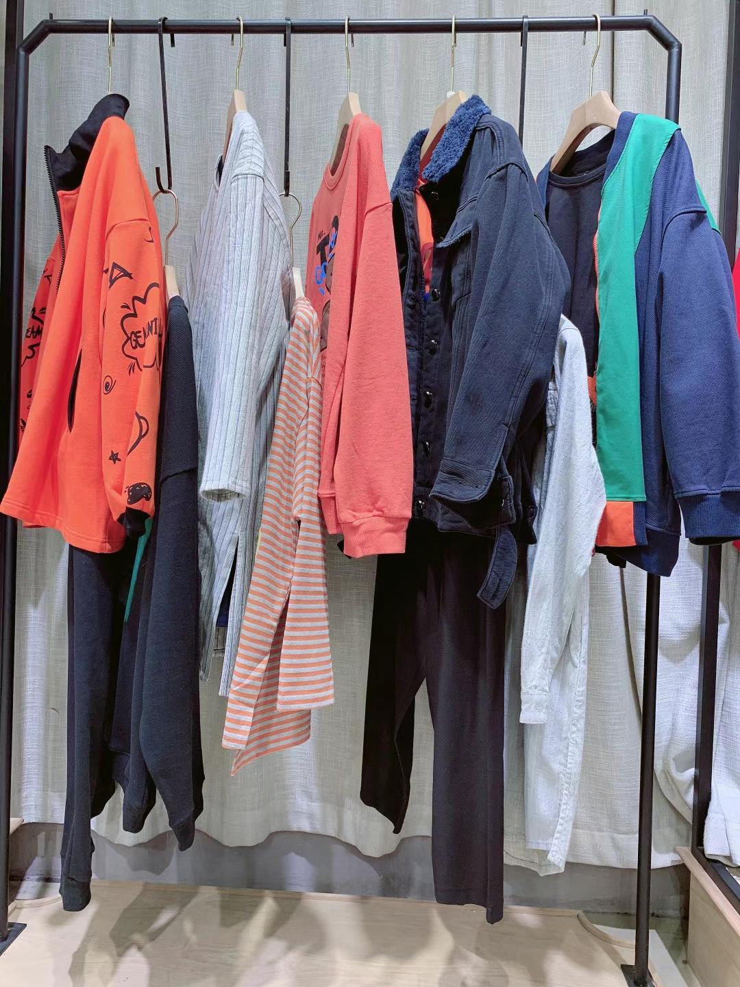 女裝品牌折扣店貨源走份 電商直播貨源Tiny Cuttle 小漁仔大碼休閑潮牌折扣女裝專柜撤柜貨源