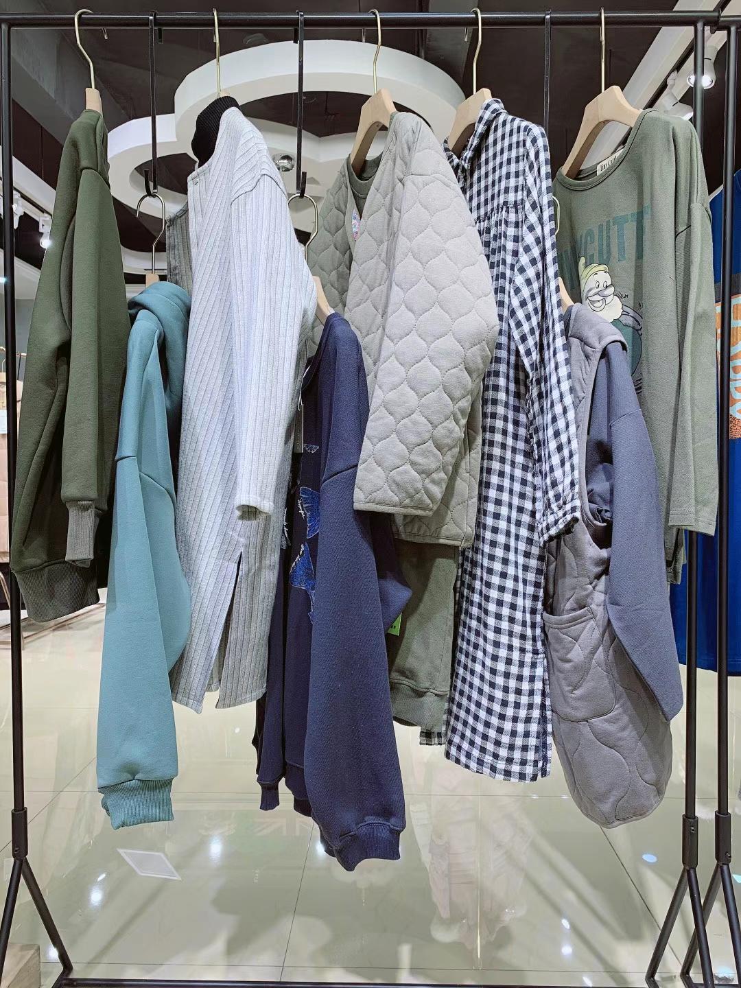 女裝品牌折扣店貨源走份 電商直播貨源Tiny Cuttle 小漁仔大碼休閑潮牌折扣女裝專柜撤柜貨源