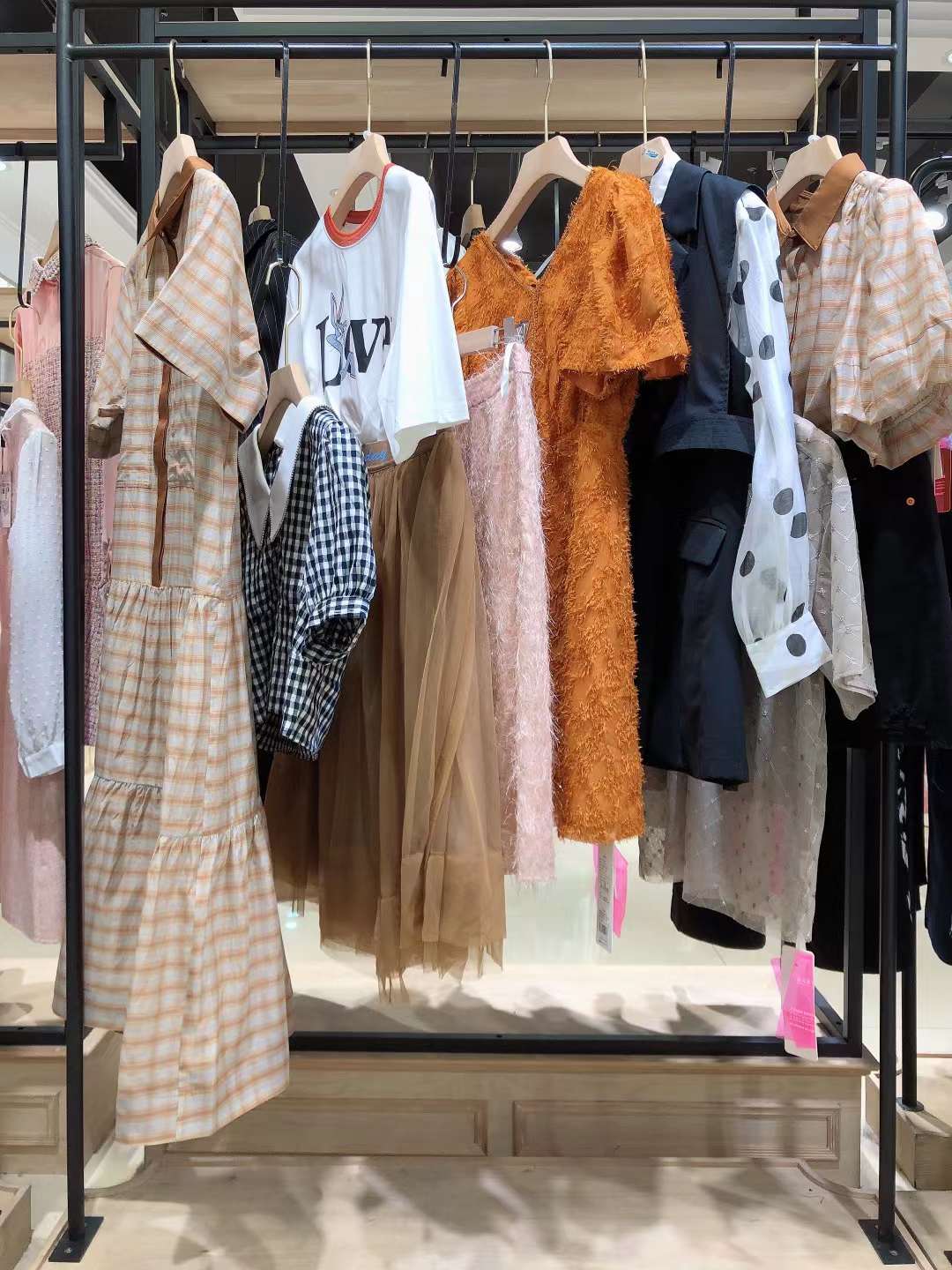 國內(nèi)知 名品牌寶貝瑪麗2022 春女裝折扣尾貨批發(fā)供應(yīng)商