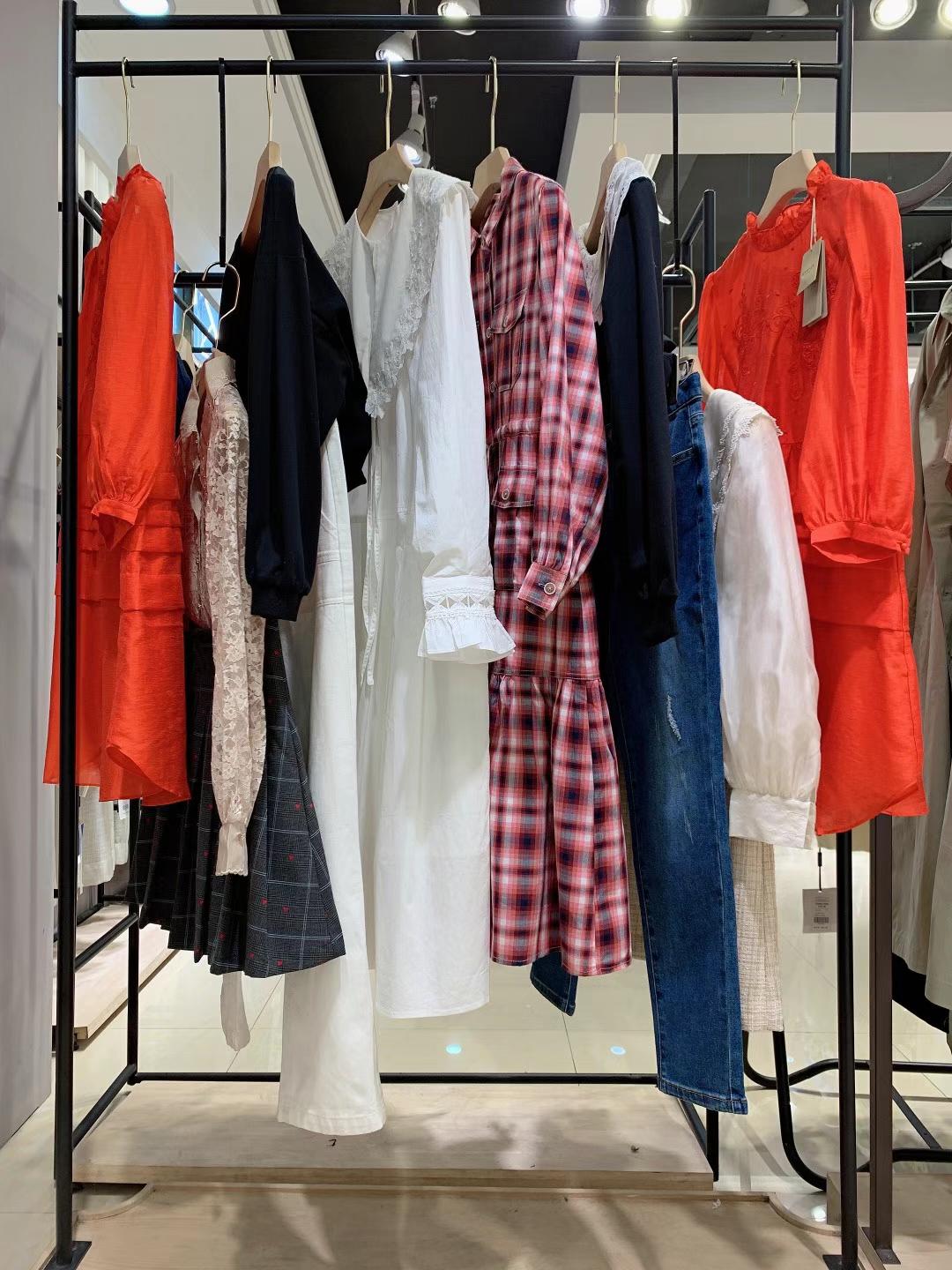 森系時(shí)尚品牌女裝芭依璐 2022夏品牌女裝撤柜下架尾貨一折清倉(cāng)