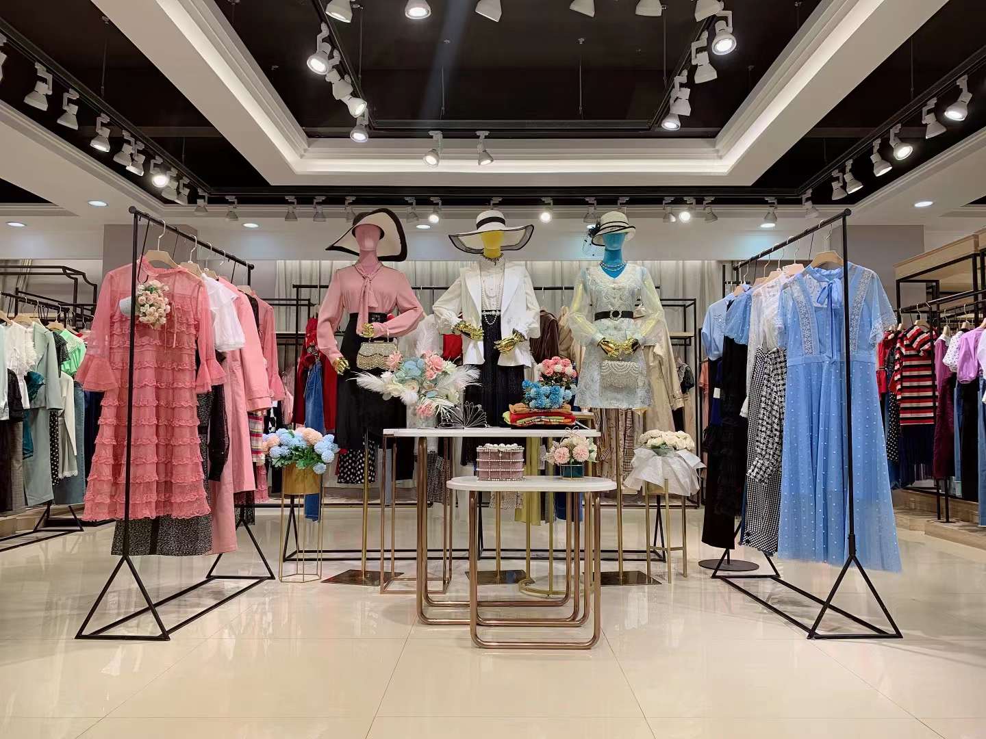深圳品牌珈姿萊爾2022 春夏品牌折扣女裝尾貨庫存批發(fā)供應(yīng)鏈
