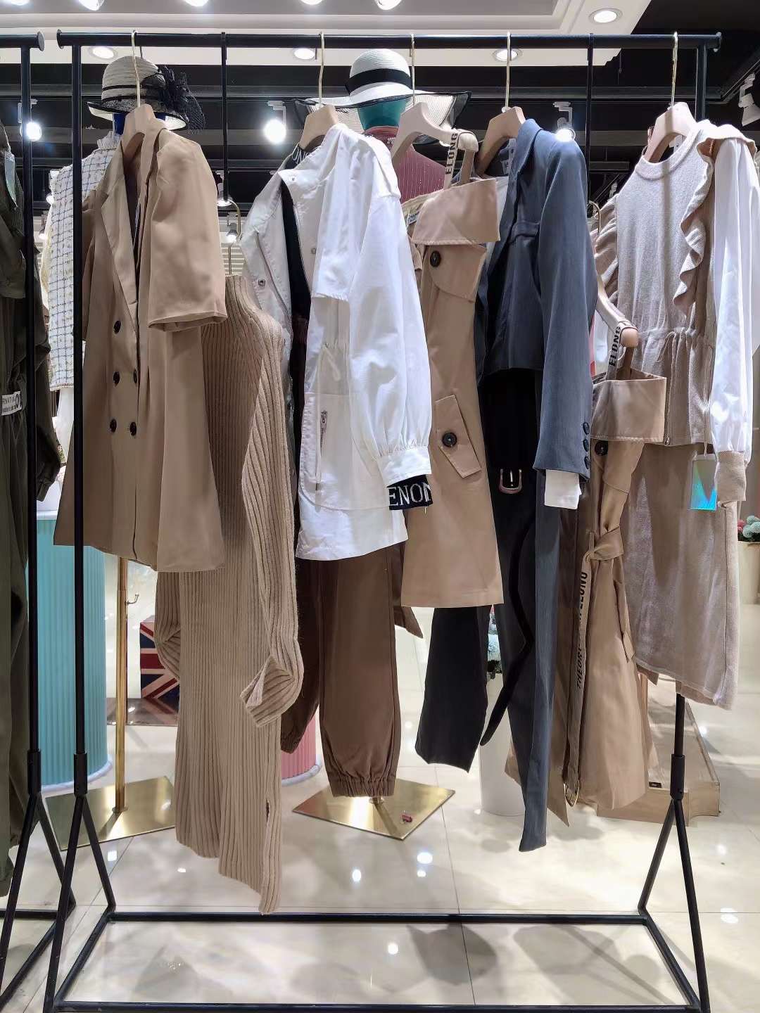 外貿(mào)品牌Lolypop2022 春品牌折扣女裝剪標(biāo)尾貨清倉批發(fā)