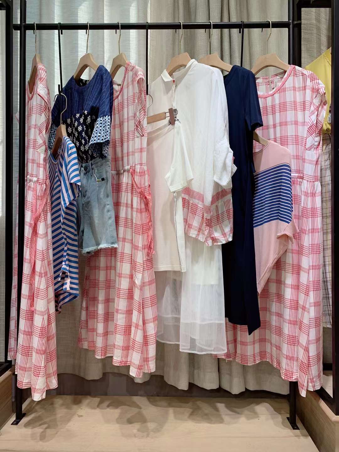 知 名女裝麗迪莎 22 夏品牌女裝折扣電商直播進(jìn)貨渠道