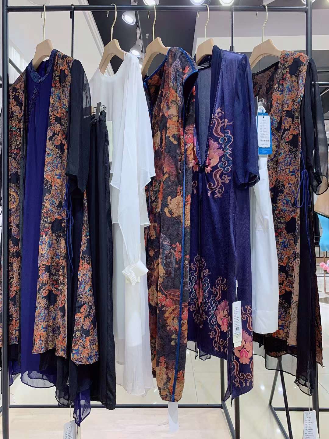 高 端大碼真絲香云紗系列【草葉集】22夏女裝品牌折扣直播進(jìn)貨渠道 廣州供應(yīng)專柜下架品牌女裝貨源