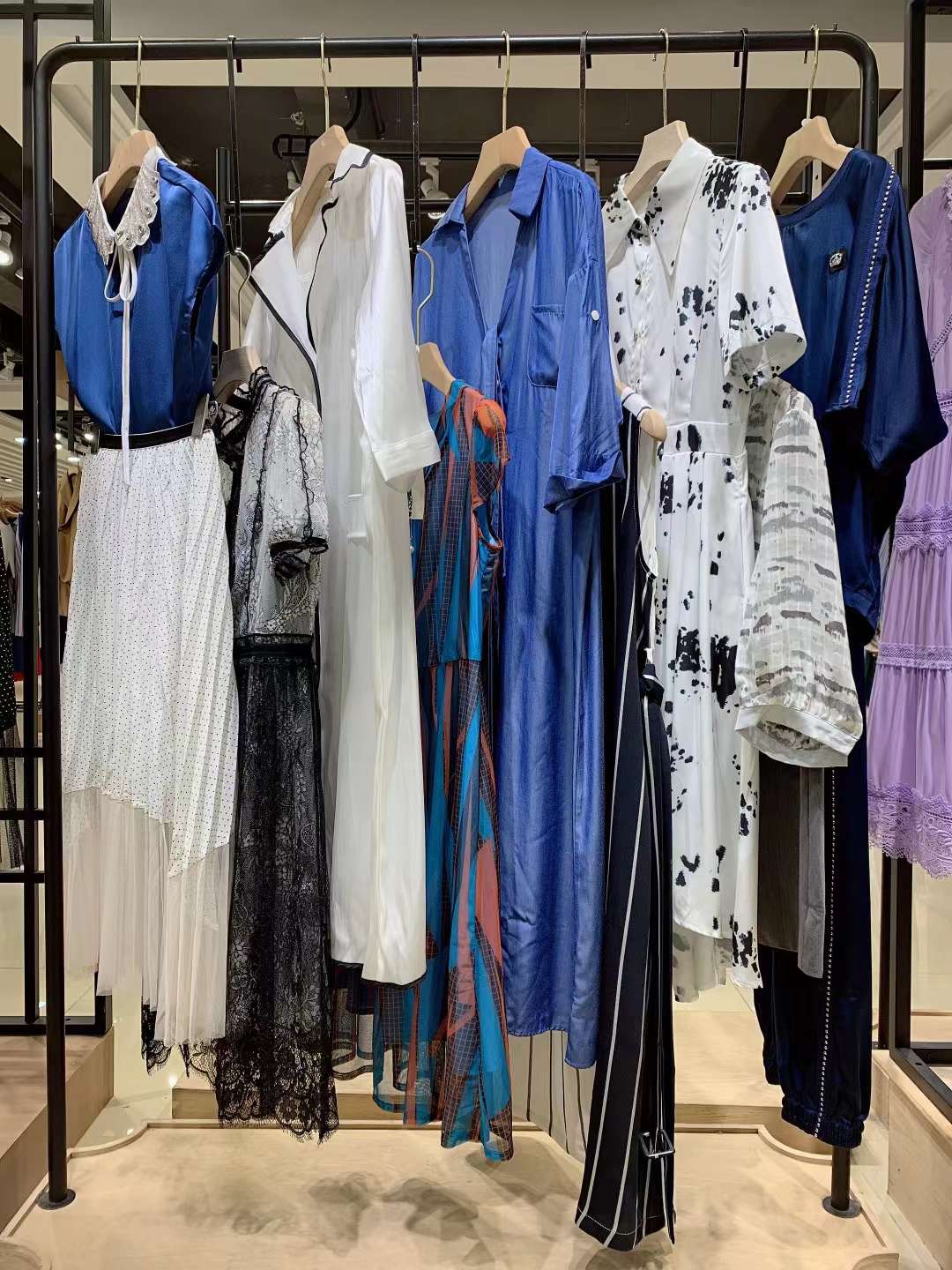 深圳原創(chuàng)設計師品牌無樣22夏大 牌折扣清倉專柜正 品女裝淘寶直播貨源供應商