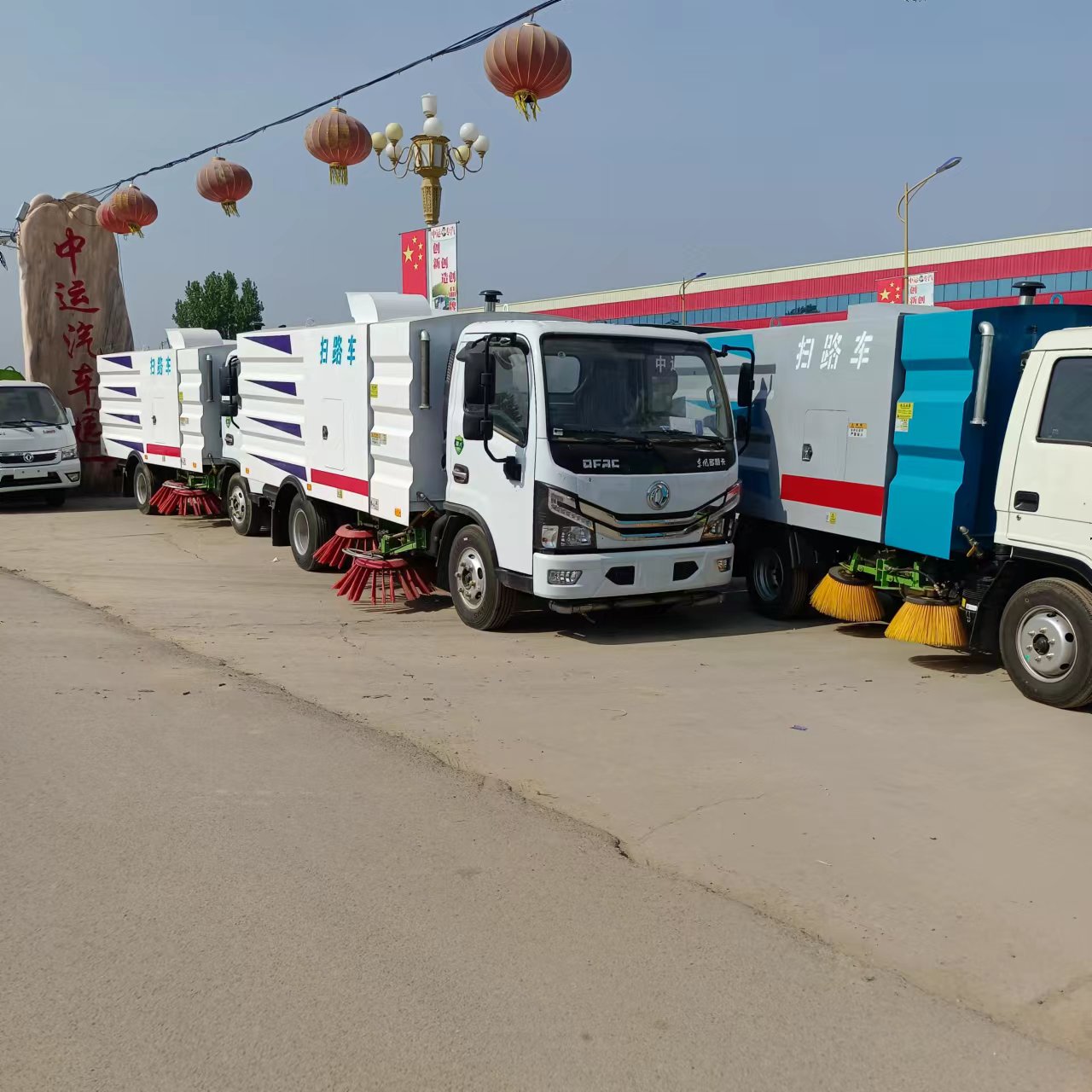 道路清掃車價格咨詢，環(huán)衛(wèi)道路清掃車，道路清掃車聯(lián)系電話【濟(jì)寧順景汽車服務(wù)有限公司】