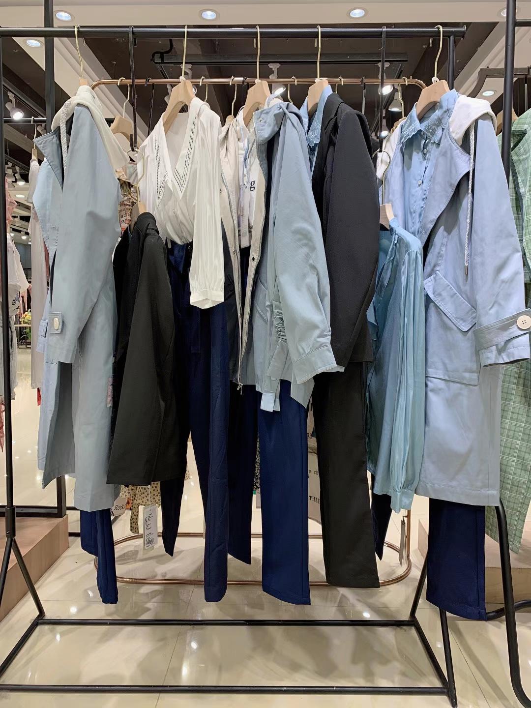 輕奢品牌諾漫莉莎 2022春品牌女裝折扣庫(kù)存尾貨貨源批發(fā)