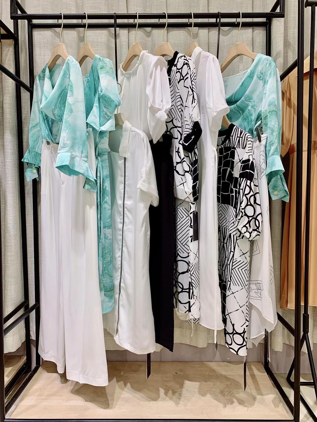 一二線品牌施珞琦 2022夏品牌女裝折扣店尾貨貨源批發(fā)渠道