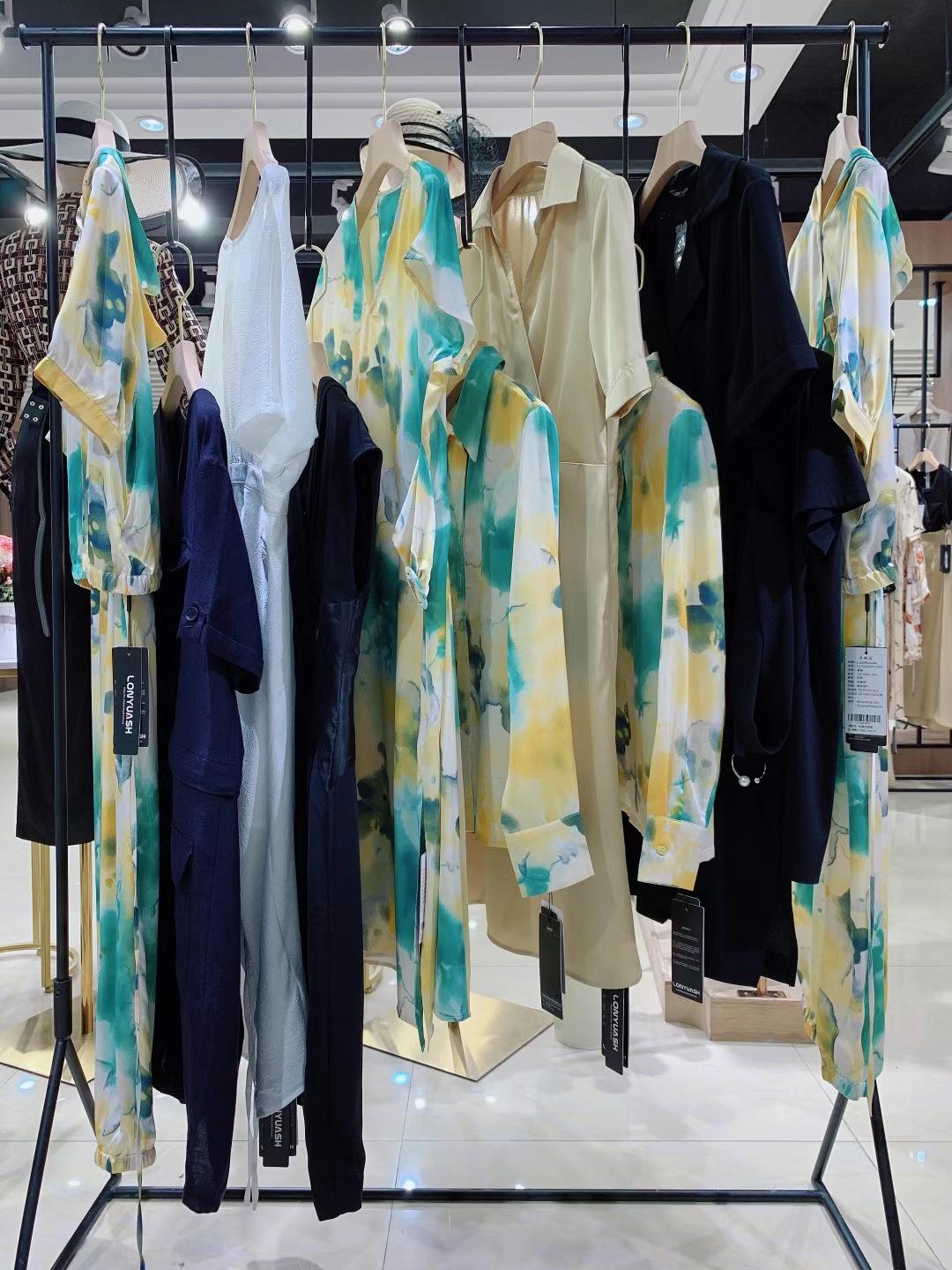 杭州品牌隆緣裳 2022國(guó)內(nèi)品牌折扣女裝尾貨走份批發(fā)