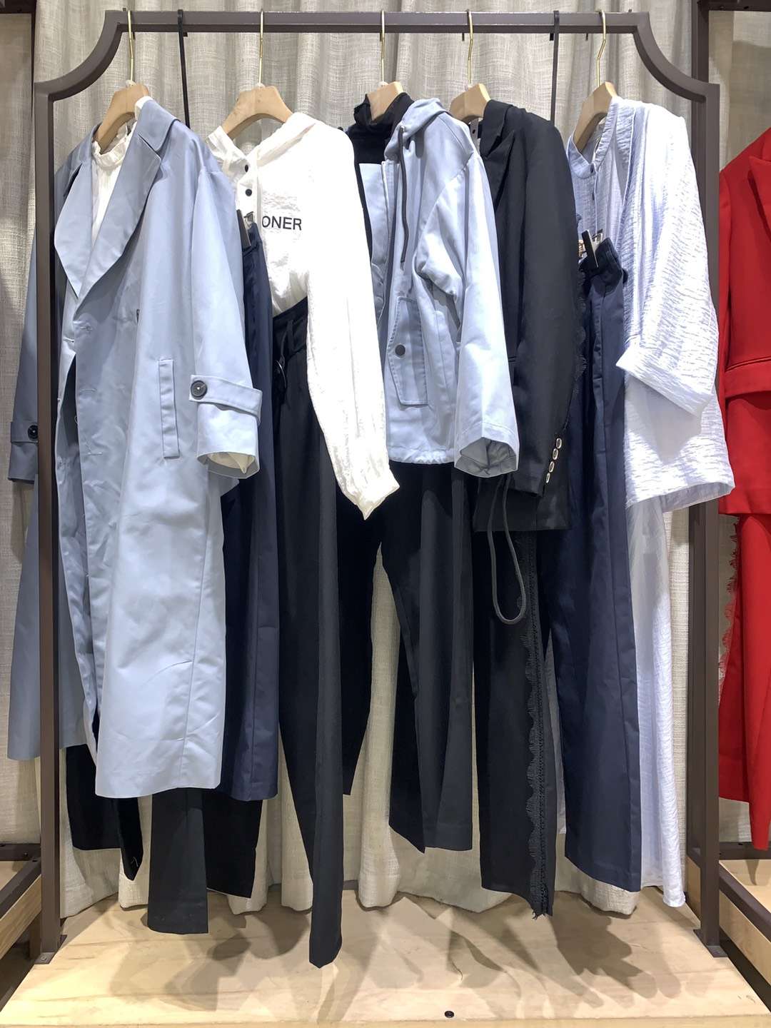 輕奢品牌圖拉 2022名品女裝折扣尾貨走份批發(fā)供應商