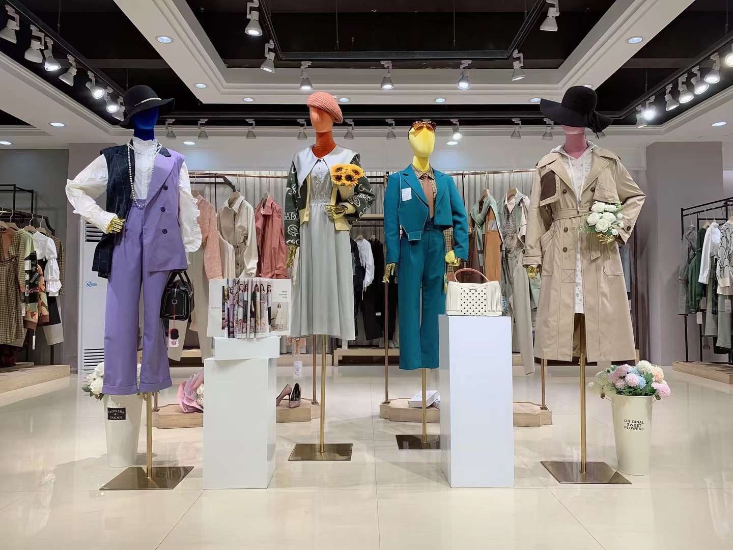 香港高端 品牌 紀優(yōu)希2022秋冬品牌女裝折扣店尾貨貨源批發(fā)