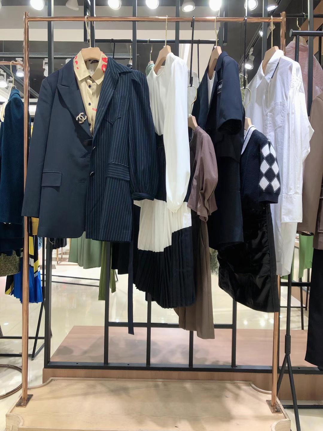 22春專柜撤柜艾蜜雪品牌女裝直播貨源折扣走份批發(fā)