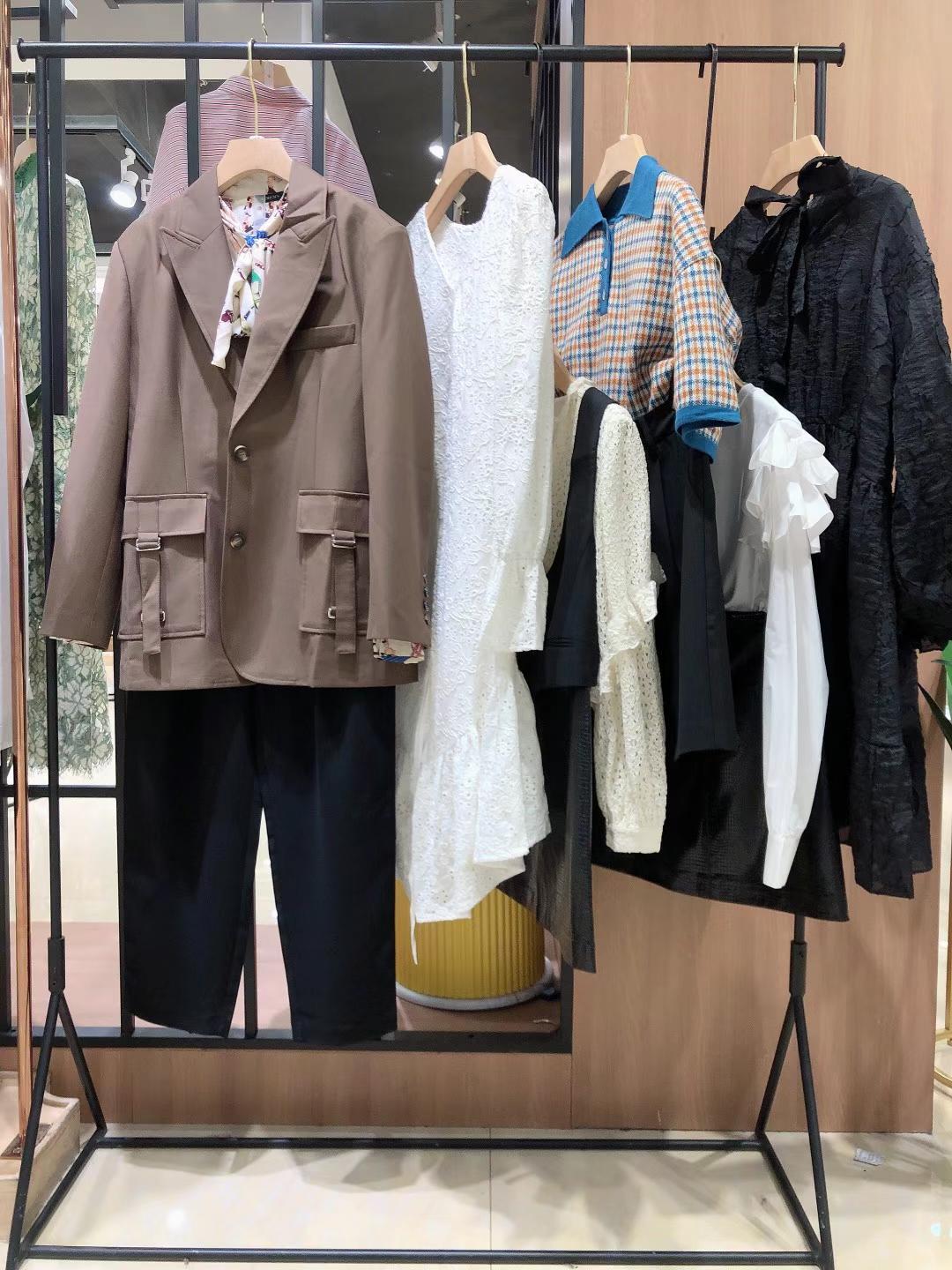 22春專柜撤柜艾蜜雪品牌女裝直播貨源折扣走份批發(fā)