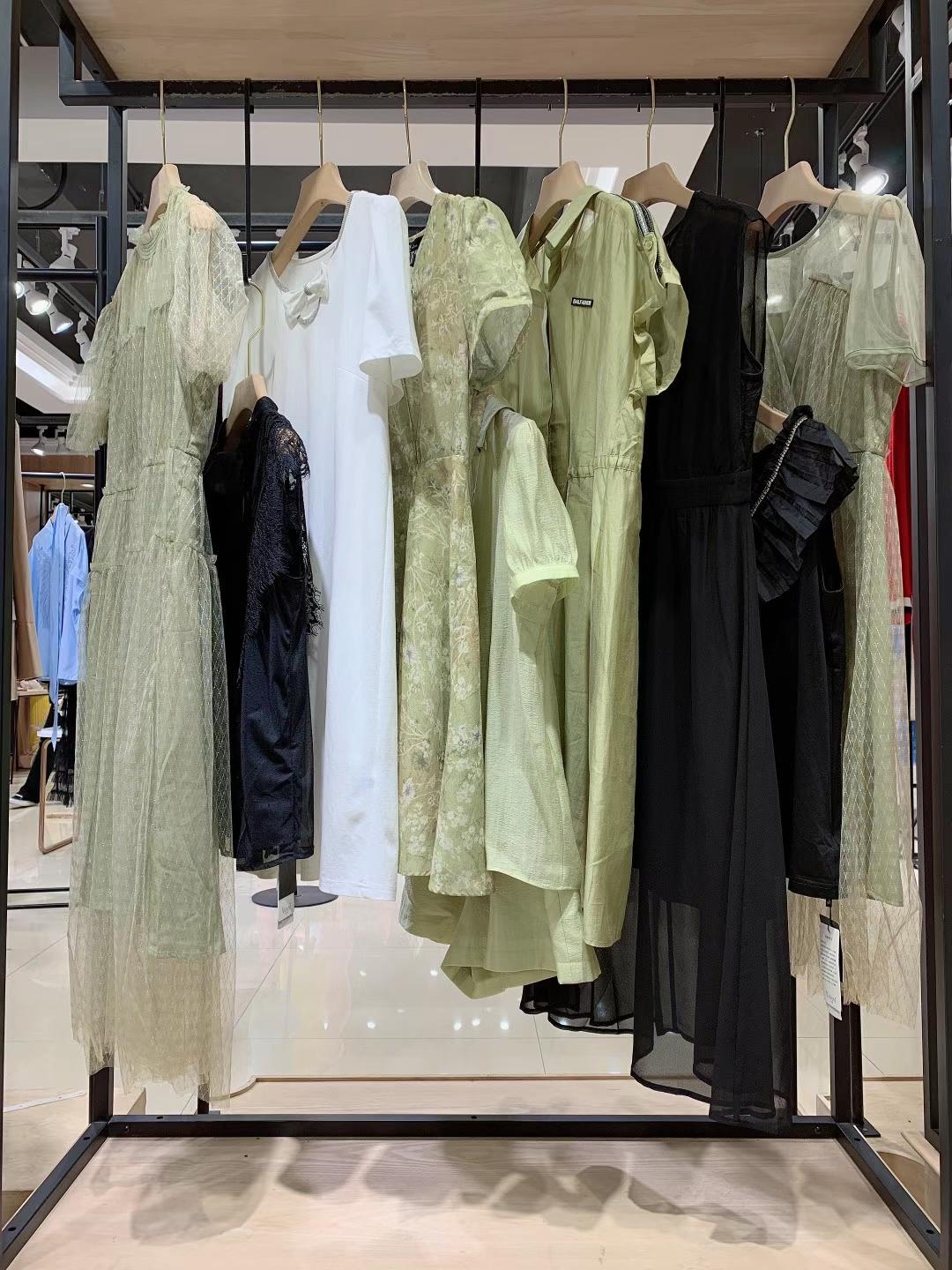 香港【華丹妮VADAINI】22春潮牌專柜撤柜女裝折扣店一手貨源批發(fā)