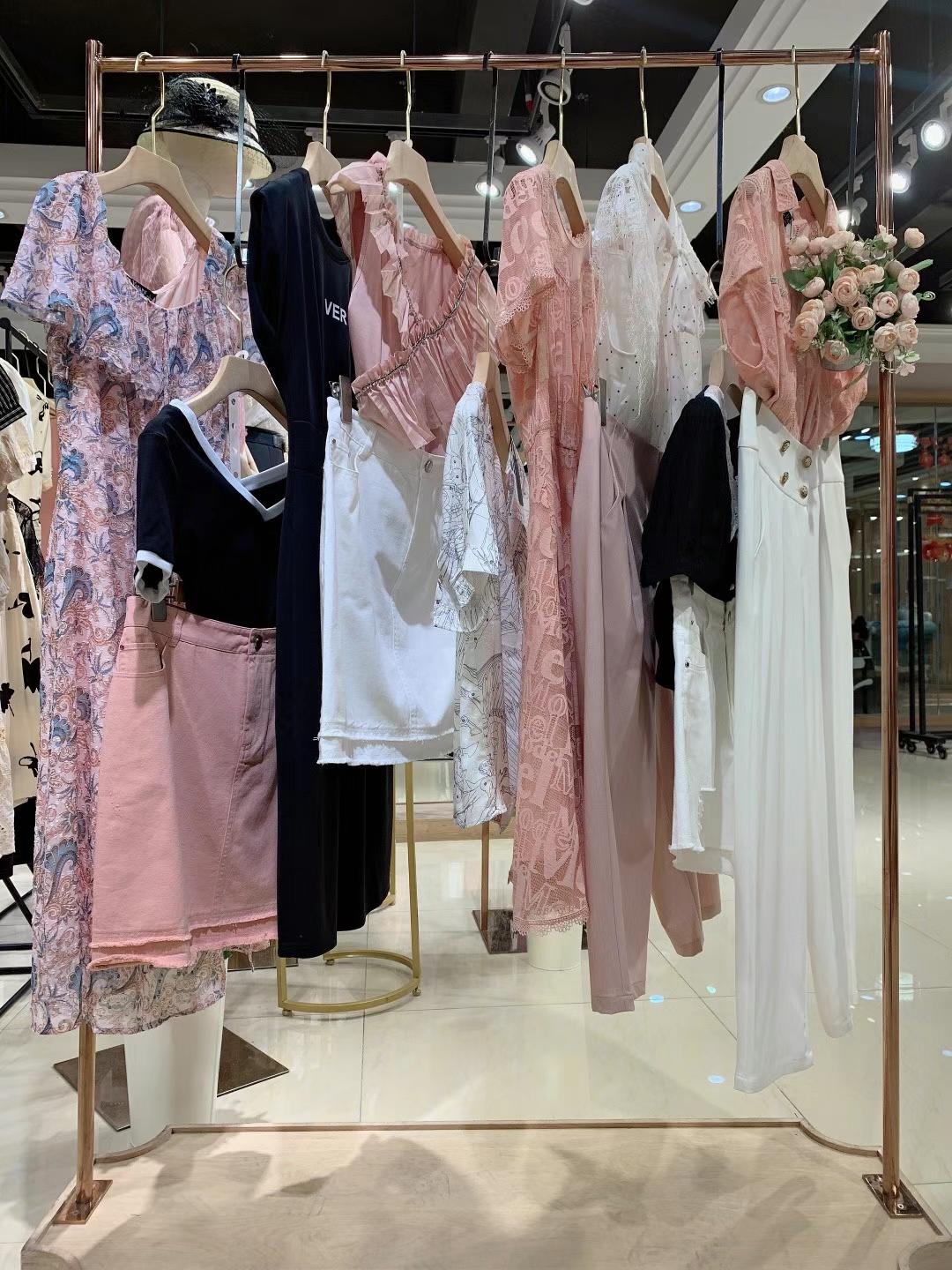 香港【華丹妮VADAINI】22春潮牌專柜撤柜女裝折扣店一手貨源批發(fā)