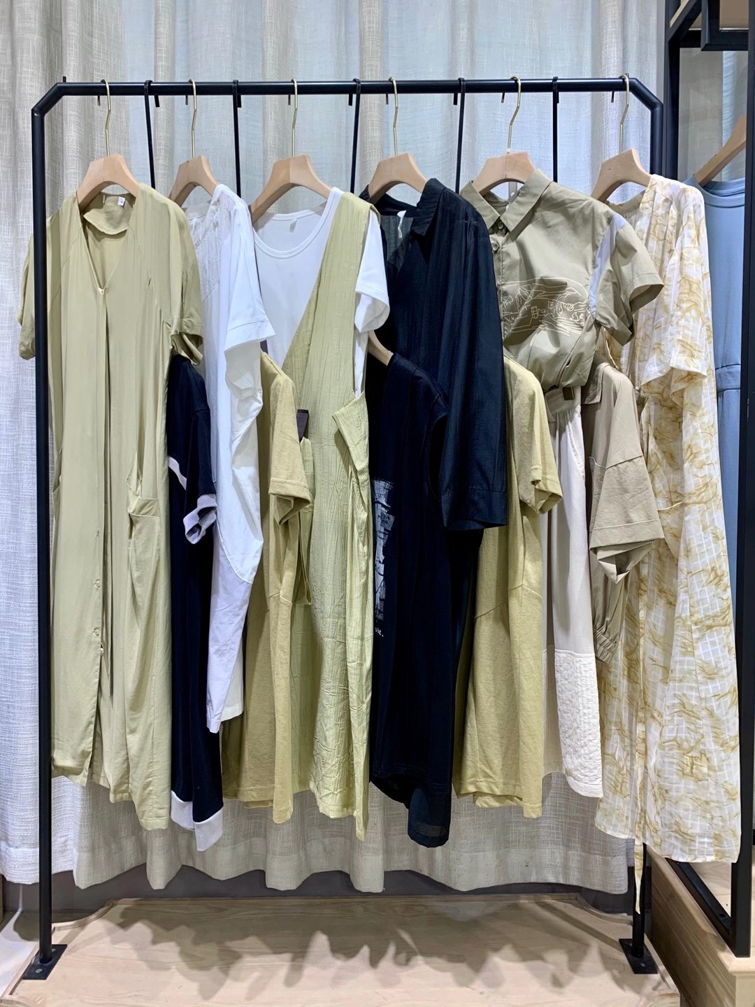知 名女裝述忘2022夏剪 標(biāo)品牌折扣女裝尾貨貨源批發(fā)