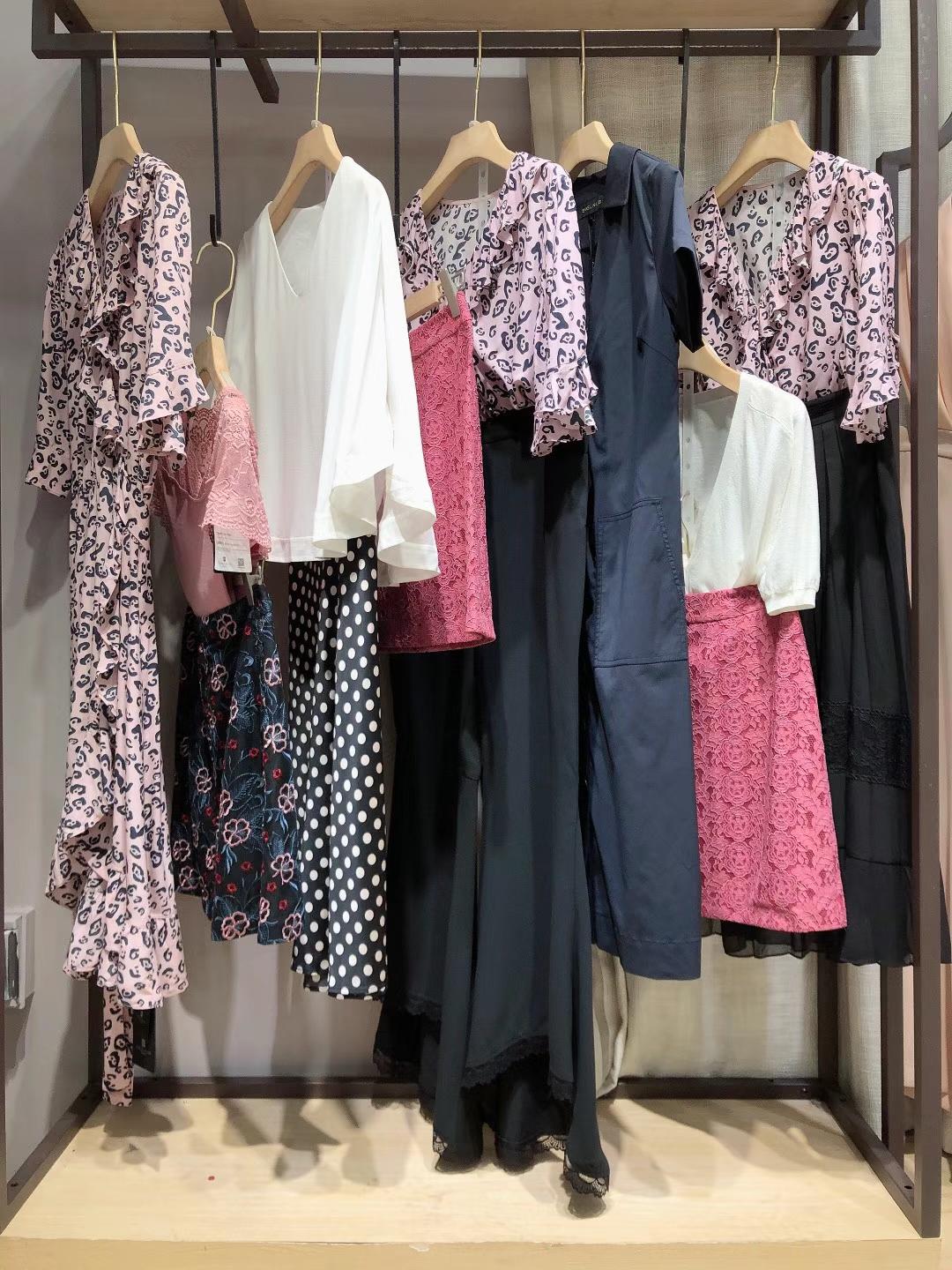 深圳知 名品牌西納維思2022夏品牌折扣女裝貨源批發(fā)渠道
