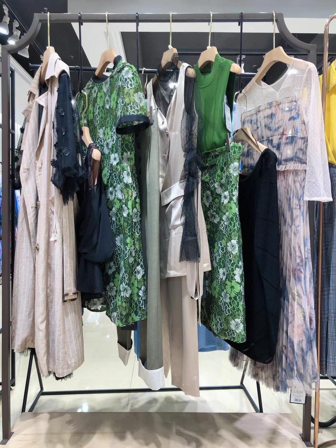 深圳知 名品牌西納維思2022夏品牌折扣女裝貨源批發(fā)渠道