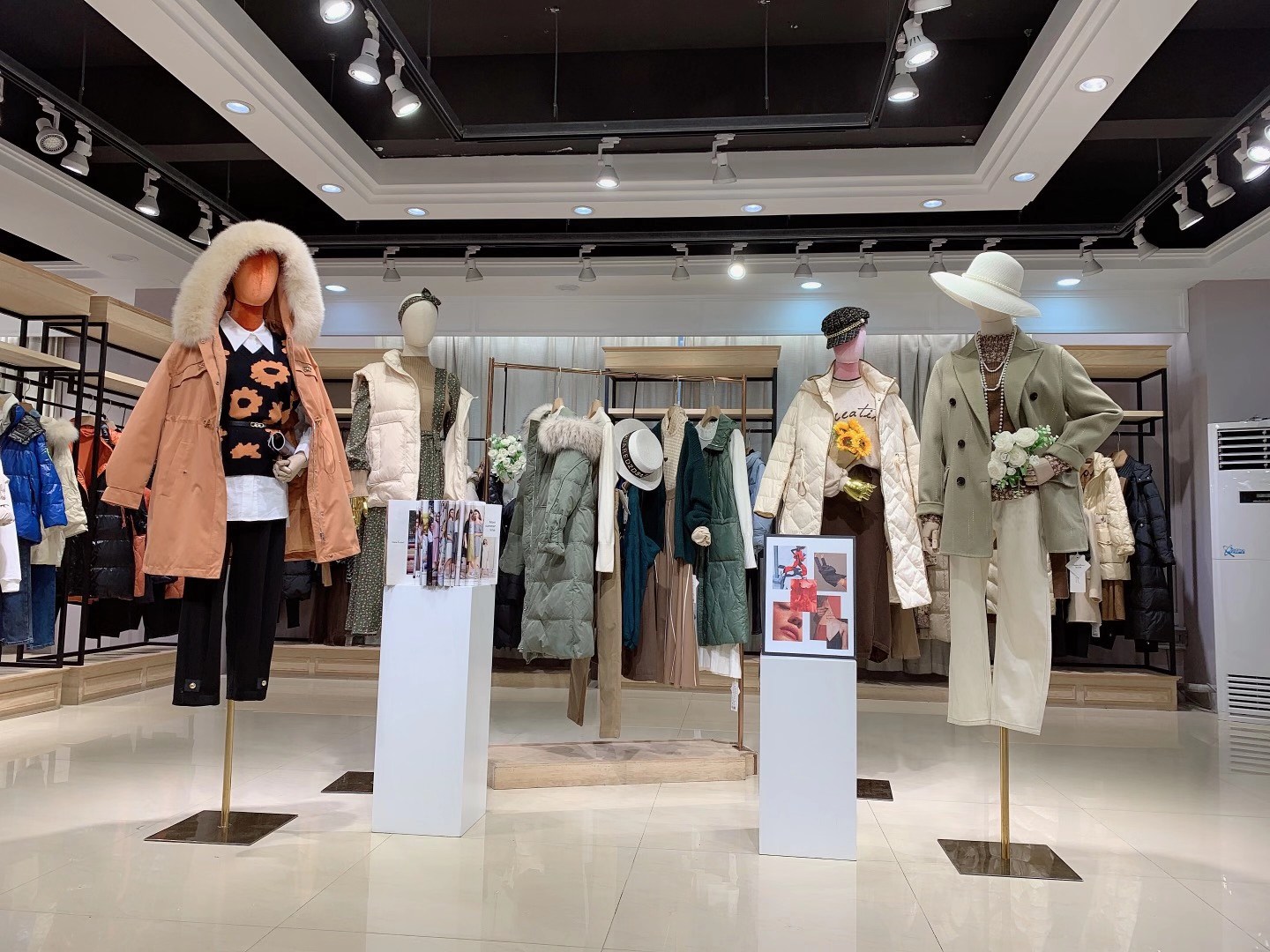 大碼品牌女裝簡約風(fēng)情2022夏品牌折扣女裝尾貨貨源批發(fā)
