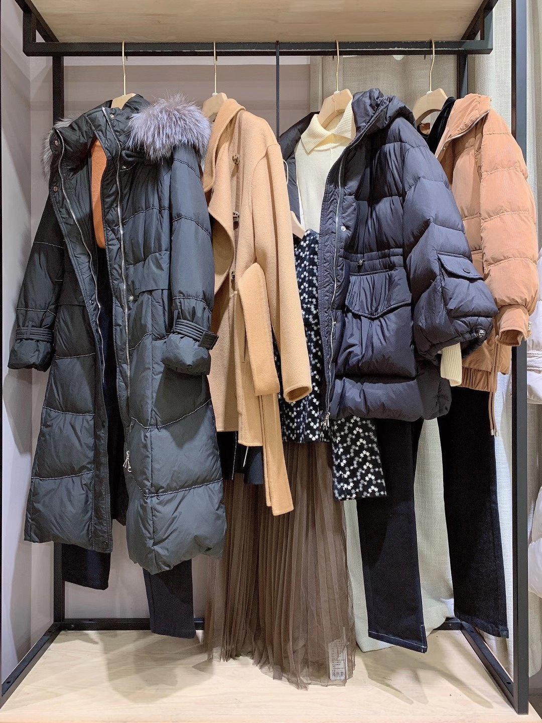 大碼品牌女裝簡約風(fēng)情2022夏品牌折扣女裝尾貨貨源批發(fā)