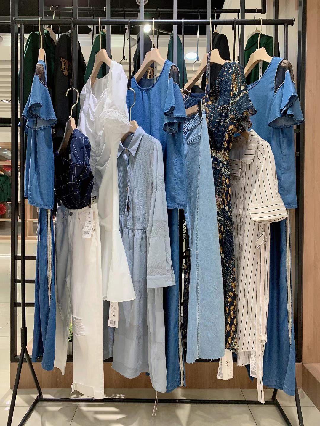 廣州品牌貝銀2022夏一二線(xiàn)女裝折扣庫(kù)存批發(fā) 高端女裝品牌尾貨批發(fā)