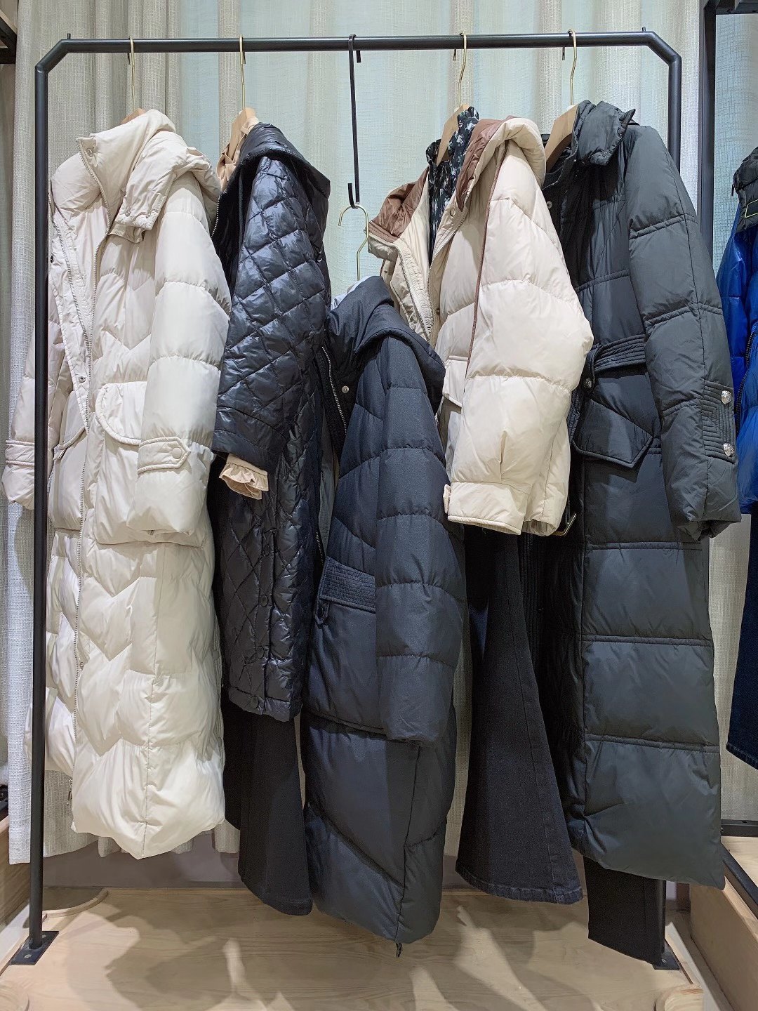 大碼品牌女裝簡約風(fēng)情2022夏品牌折扣女裝尾貨貨源批發(fā)