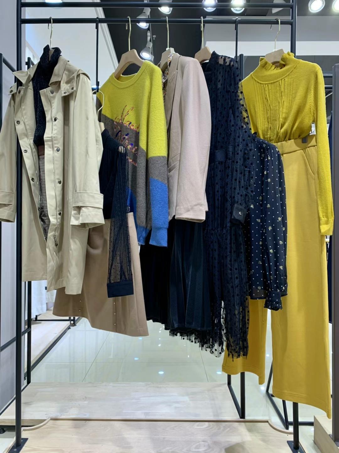 品牌璟逸2022品牌女裝折扣尾貨貨源批發(fā)市場(chǎng) 大 牌女裝一手貨源批發(fā)