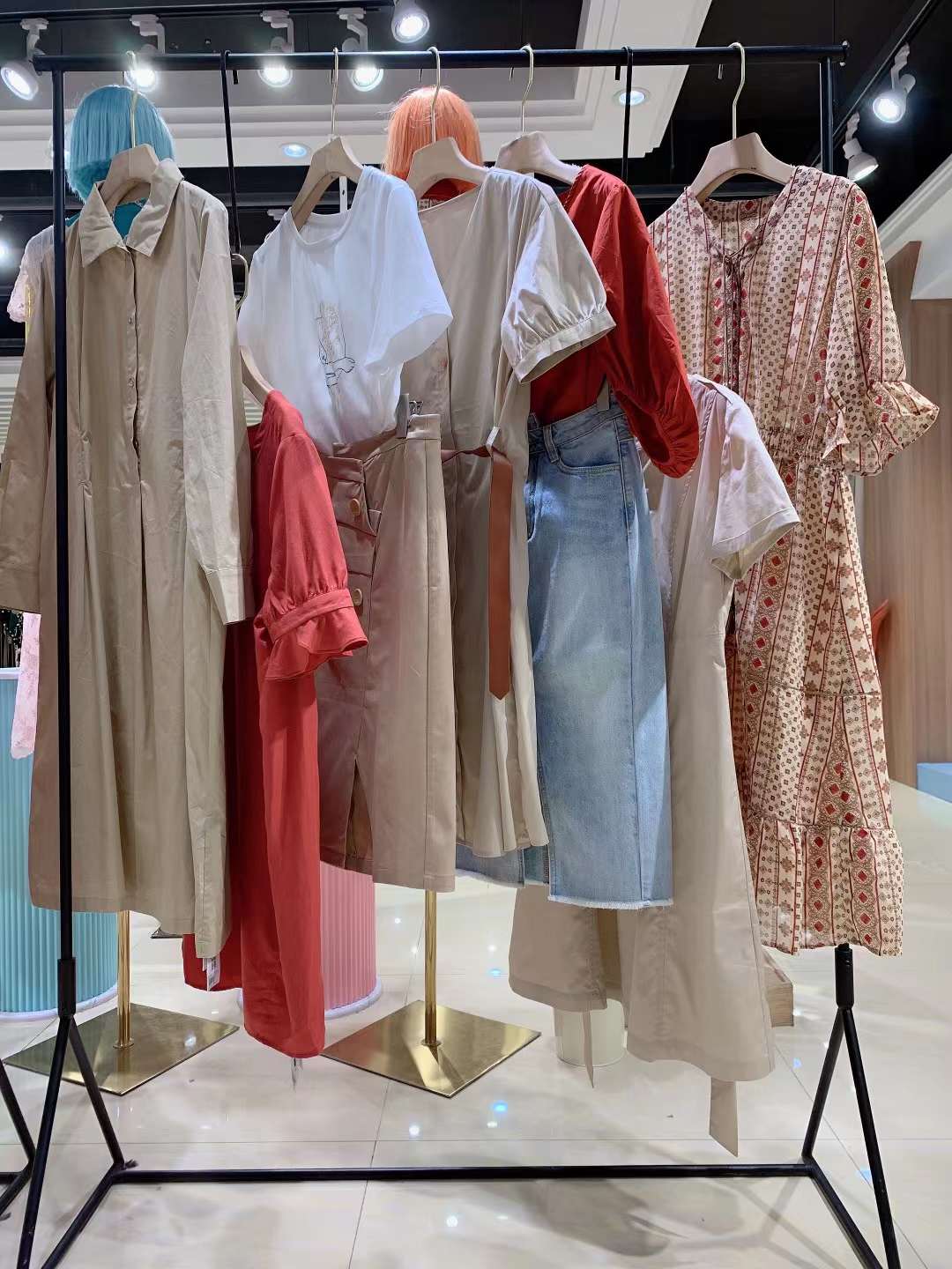 國內(nèi)一二線品牌折扣正 品女裝 佐色22夏杭州商場特賣場品牌女裝正 品清倉批發(fā)市場