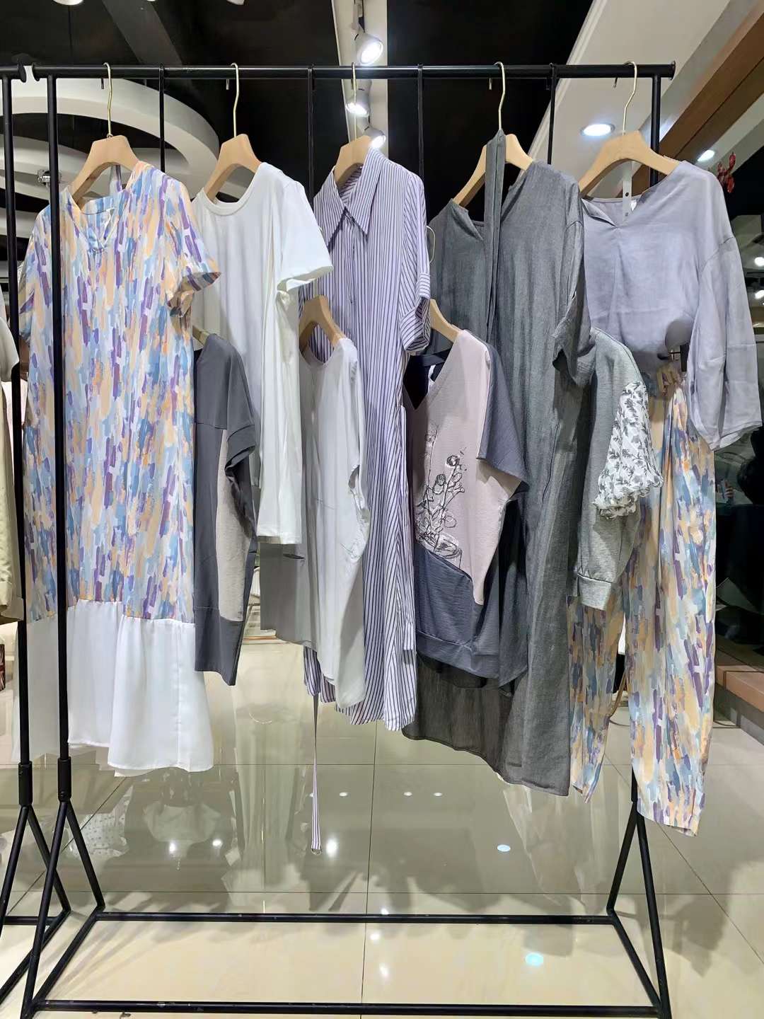 專柜撤柜新款女裝述忘22北京高 端棉麻大碼女裝品牌尾貨撤柜批發(fā) 網(wǎng)上直播女裝貨源進(jìn)貨渠道