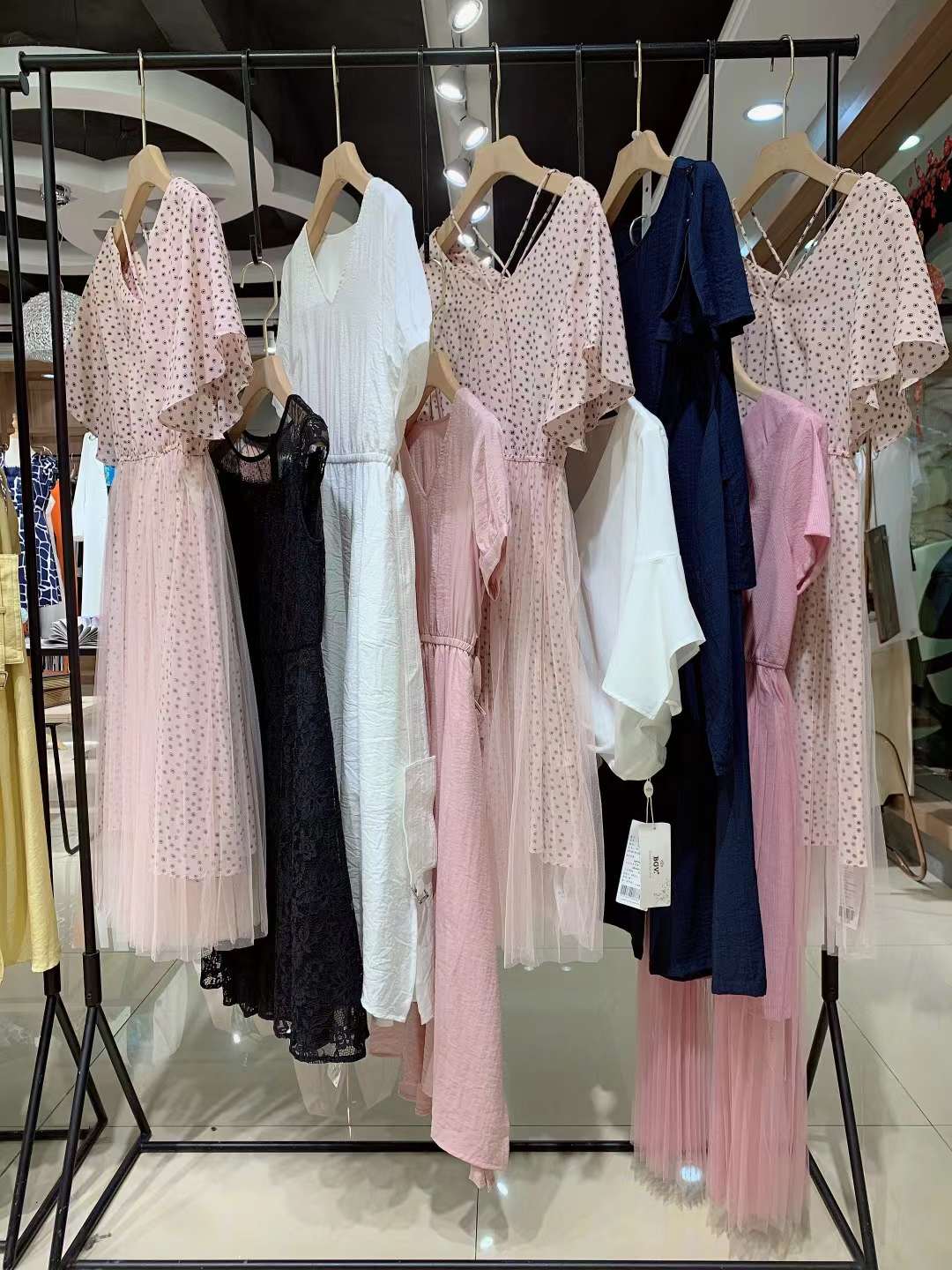 時(shí)尚女裝貨源 BGV貝銀直播品牌折扣女裝批發(fā) 高 檔大 牌女裝尾貨批發(fā)貨源
