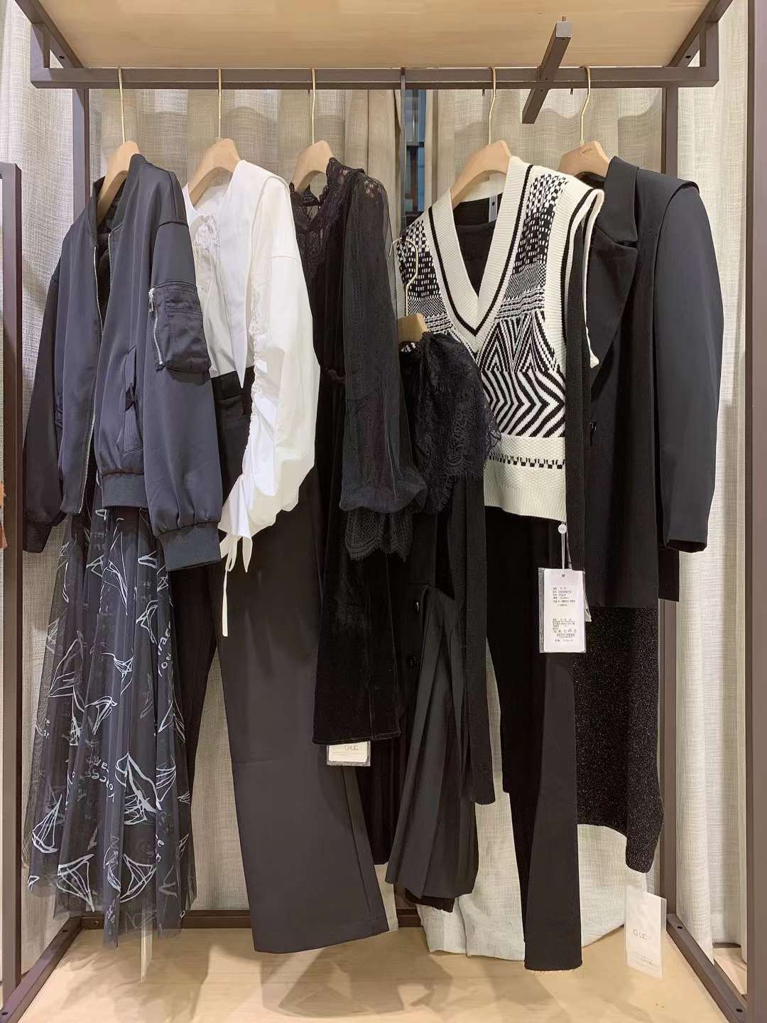 香港高端 品牌紀(jì)優(yōu)希2022秋冬品牌女裝折扣店尾貨貨源批發(fā)