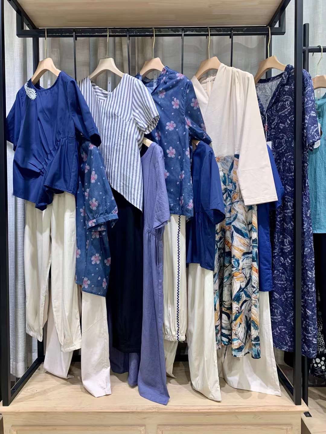 潮牌女裝素訂2022夏大 碼女裝折扣尾貨庫存批發(fā)供應(yīng)商 撤柜品牌折扣女裝  女裝連衣裙