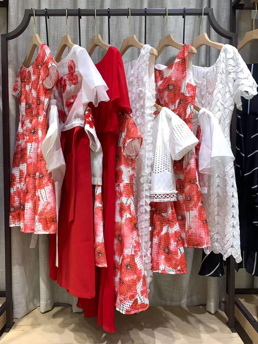 品牌朗黛國際2022夏品牌折扣女裝尾貨批發(fā)貨源 品牌 女裝 尾貨 廠家 一手 走份 拼貨 拿貨